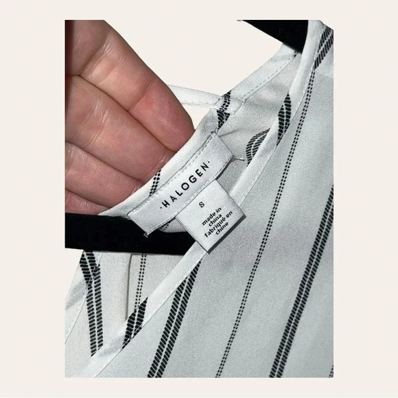 0427W. HALOGEN SHORT SLEEVE‎ TOP STRIPES WHITE AND BLACK V NECKLINE AND BACK - Picture 6 of 10